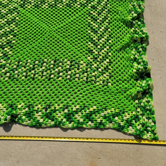 VINTAGE Crochet Blanket - Picture 2 of 10